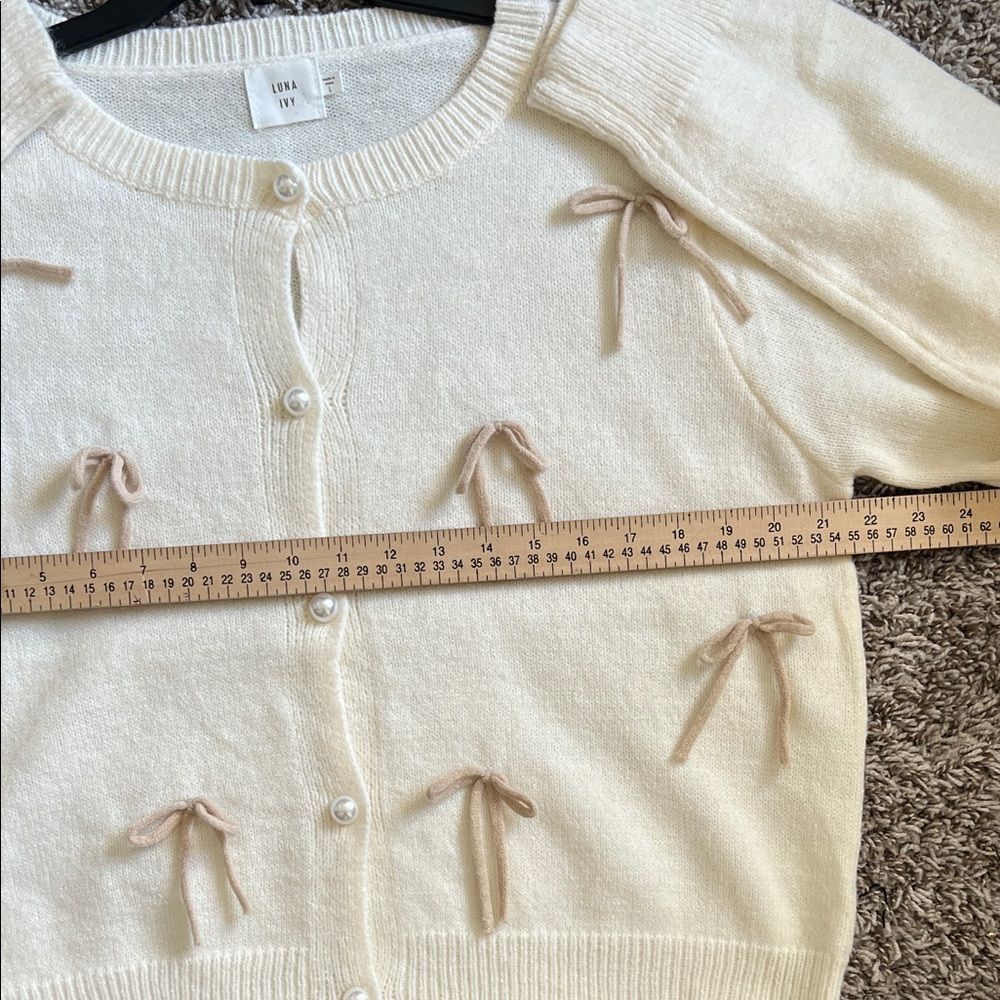 Like New! Luna Ivy 3D Bow Cardigan Sweater Ivory With Pearl Buttons in Size L - Picture 12 of 13